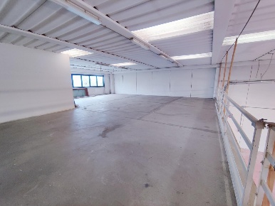 Foto Locale commerciale a Cascina Semicentro di 150 m² con 1 locali