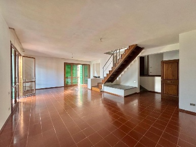 Foto Appartamento a Ponsacco Centro di 250 m² con 7 locali in vendita