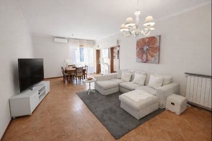 Foto Appartamento a Cascina Semicentro di 80 m² con 4 locali in vendita