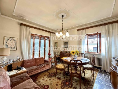 Foto Villa unifamiliare a Lucca San Pietro a Vico - San Cassiano di 220 m²