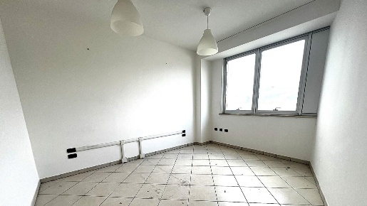 Foto Ufficio a Cascina Semicentro di 65 m² con 3 locali in affitto