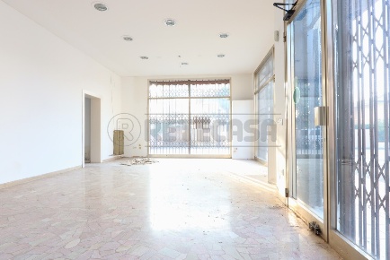 Foto Magazzino in Via Bellini, Costabissara di 86 m² in affitto