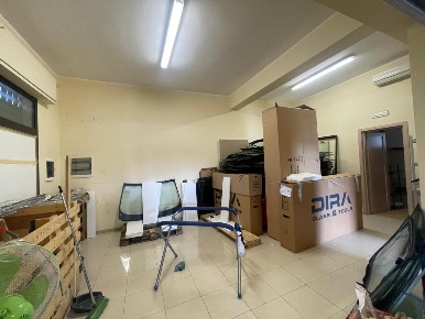 Foto Locale commerciale in Via Piazza Armerina 4, Siracusa di 100 m²