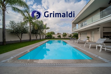 Foto Villa unifamiliare a Napoli Ponticelli di 490 m² con 10 locali