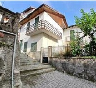 Foto Appartamento in Via al Castello 12, Calizzano Centro di 99 m² all'asta