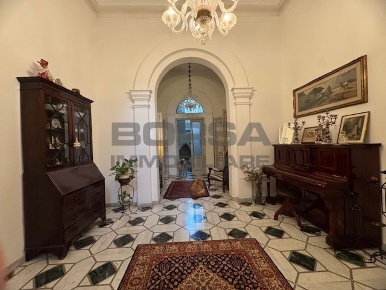 Foto Villa bifamiliare in Via Giovanni Marradi 118, Livorno di 400 m²
