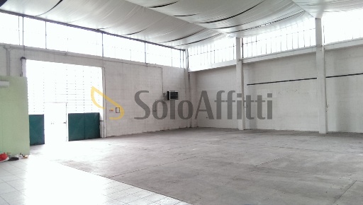 Foto Capannone industriale in Via Bergamina, Nerviano Centro di 330 m²
