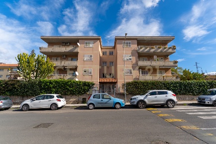 Foto Appartamento in Via Nino Martoglio 13, Valverde di 140 m² con 5 locali