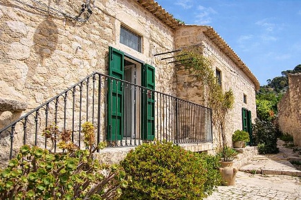 Foto Appartamento in Via Gargano 241, Scicli Centro di 180 m² con 10 locali