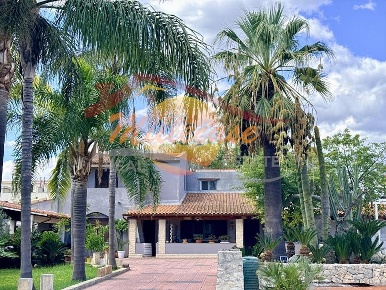 Foto Villa unifamiliare in Via Lido Sacramento, Siracusa di 440 m²