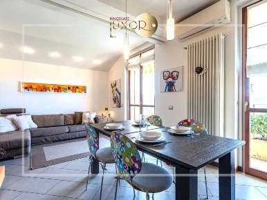 Foto Appartamento in Via Dante Alighieri, Castello di Brianza di 154 m²