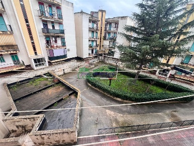 Foto Appartamento in Via Dei Platani, Comiso Centro di 110 m² con 6 locali