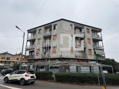 Foto Appartamento in via Trento, Cesano Maderno di 119 m² con 4 locali