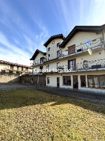 Foto Appartamento in Via Tonale, Besnate di 118 m² con 4 locali in vendita