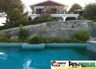 Foto Villa unifamiliare in Via Ficiligni, Monreale di 485 m² con 15 locali