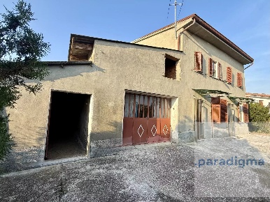 Foto Casa indipendente in Via Orti Camprella 15, Sale con 5 locali