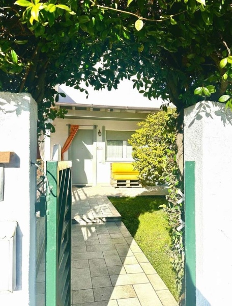 casa indipendente in vendita a Massa in zona Poveromo