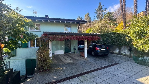 Foto Villa unifamiliare in Via Ponte Tresa 22, Cadegliano-Viconago Centro