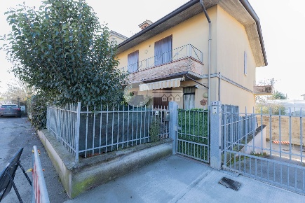 Foto Appartamento in VIA TOSCANINI 25, Ghedi Centro di 85 m² con 3 locali