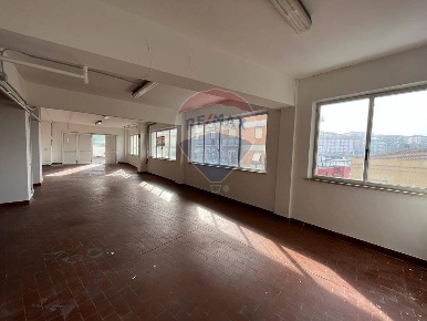 Foto Magazzino a Ancona Valle Miano di 115 m² con 2 locali in affitto