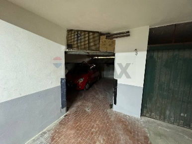 Foto Posti auto in Via Rossini 5, Vieste Centro di 26 m² con 1 locali