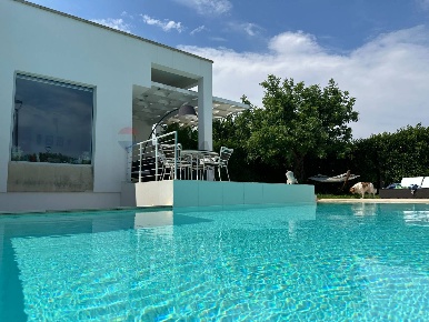 Foto Villa unifamiliare in VIA RITA LEVI MONTALCINI 139, Otranto di 308 m²