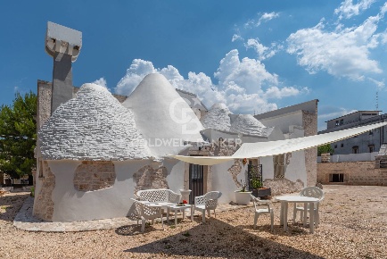 Foto Villa unifamiliare in Via Fasano 5, Locorotondo di 300 m² con 8 locali