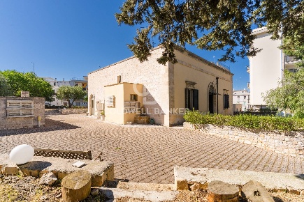 Foto Villa unifamiliare in Via Fasano 5, Locorotondo di 300 m² con 8 locali