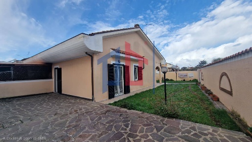 Foto Villa a schiera in viale nuova california, Ardea di 105 m² in vendita