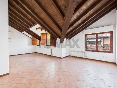 Foto Appartamento in via Repubblica 51, Cura Carpignano di 89 m² in vendita