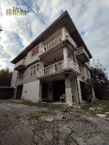 Foto Villa unifamiliare in Viale Mazzini, Offida Centro di 450 m²