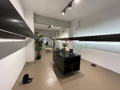 Foto Locale commerciale in Corso Europa, Avellino di 130 m² con 2 locali