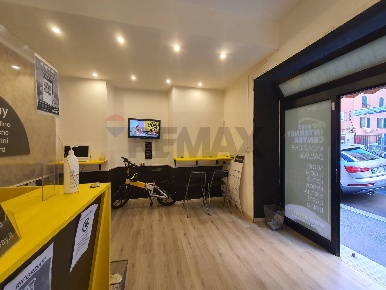 Foto Negozio in Via Pisacane 62R, Genova Foce di 24 m² in vendita