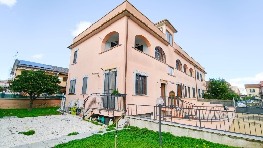 Foto Appartamento in Via Francesco Ingoli 38, Roma Acilia di 75 m²