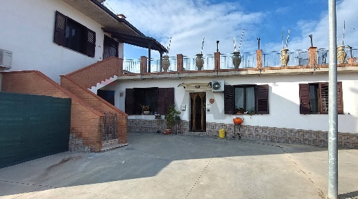 Foto Casa indipendente in C.DA.SABATINELLO, Tollo Centro di 420 m²
