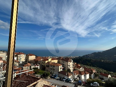 Foto Appartamento in Via vincenzo pelle 6, Alassio di 75 m² con 5 locali