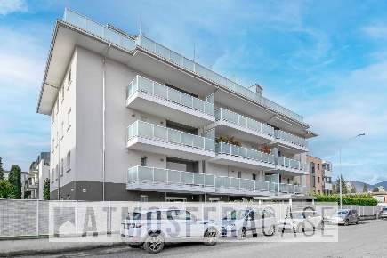 Foto Appartamento in Via Arrigo Boito 7, Bergamo Borgo Palazzo di 125 m²