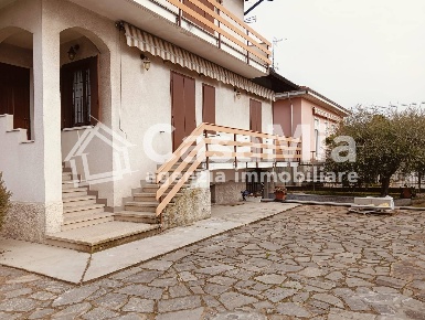Foto Villa unifamiliare in Via Pietro Micca 11, Villa Cortese di 257 m²