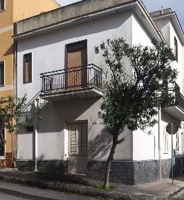 Foto Casa indipendente in Via Genova 70, Partanna di 167 m² con 7 locali