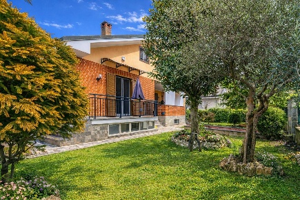 Foto Casa indipendente in Strada Gerbido 29, Orbassano Centro di 250 m²