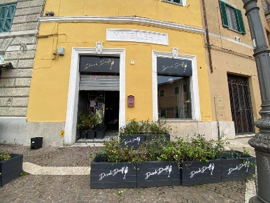 Foto Attività commerciale in Piazza del Popolo, Monterotondo Centro Storico