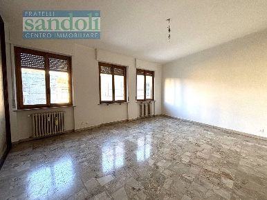 Foto Appartamento in Via Bandiera, Vercelli Semicentro di 90 m² in vendita