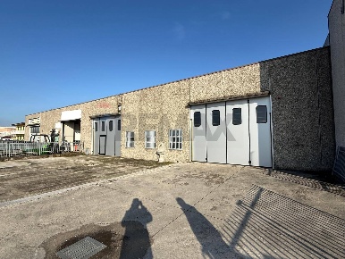 Foto Capannone industriale a Arzago d'Adda di 800 m² in vendita
