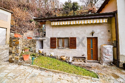 Foto Casa indipendente in via Vecchia Fontana, Maccagno con Pino e Veddasca