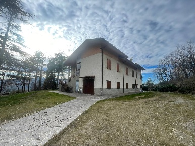 Foto Appartamento in Via la bianca, Serramazzoni di 110 m² con 5 locali