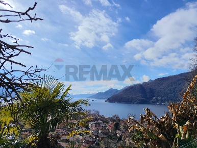 Foto Casa indipendente in Via Francesco Baroggi 19, Maccagno di 202 m²