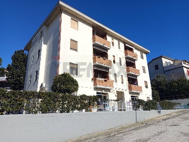 Foto Appartamento a Montefano Centro di 128 m² con 4 locali in vendita
