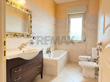 Foto Appartamento in via libertà 62, Riposto Centro di 140 m² con 5 locali