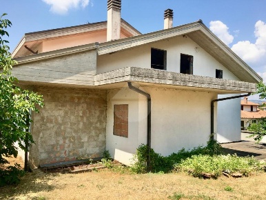 Foto Villa bifamiliare in Via dei Prati di Raggio, Gubbio di 280 m²
