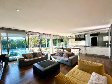 Foto Villa unifamiliare a Lucca Santissima Annunziata di 200 m² in vendita